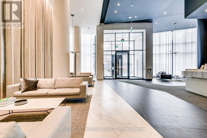 Property Photo:  3900 Confederation Parkway 2613  ON L5B 0M3 