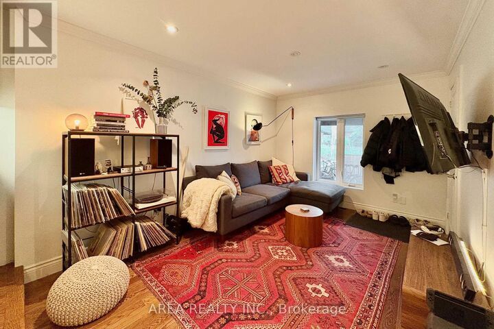 Property Photo:  476 Crawford Street  ON M6G 3J8 