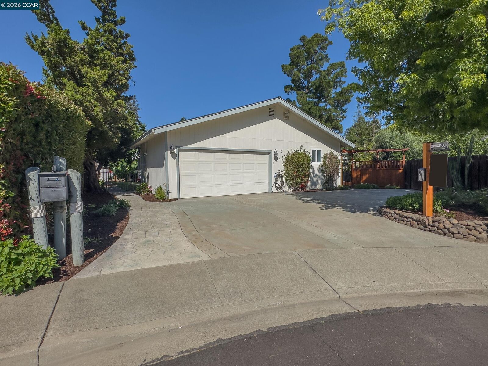 Property Photo: 1671 Dugan Ct CA 94521