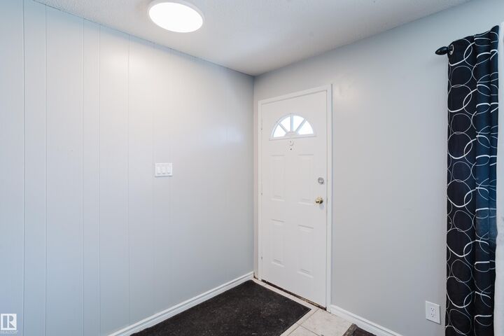 Property Photo:  10325 152 Street NW  AB T5P 1Y4 