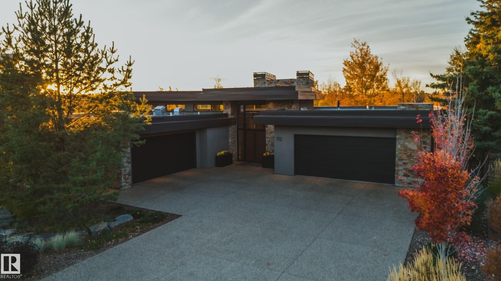 Property Photo:  112 Westbrook Drive NW  AB T6J 2E1 