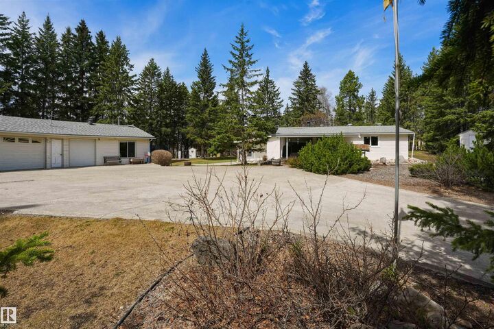 Property Photo:  55107 Rge Road 33 112  AB T0E 1A0 