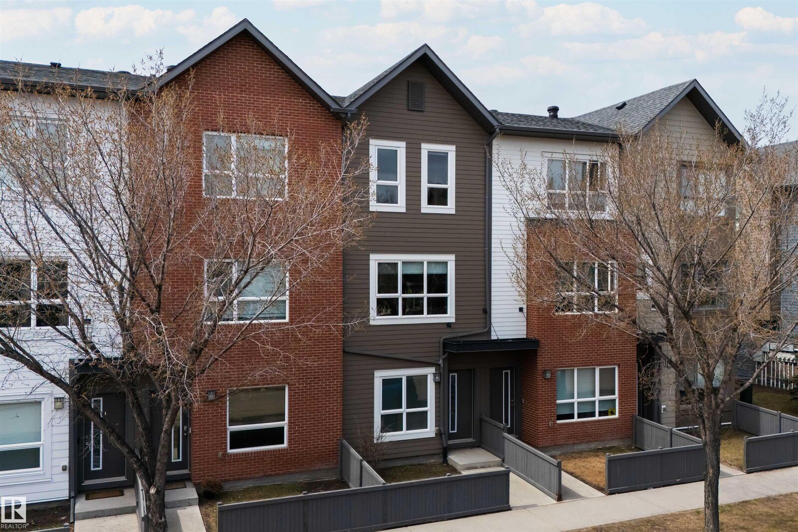 Property Photo:  2560 Pegasus Boulevard NW 8  AB T5E 6V4 