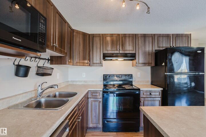 Property Photo:  1666 Melrose Place SW  AB T6W 1X6 