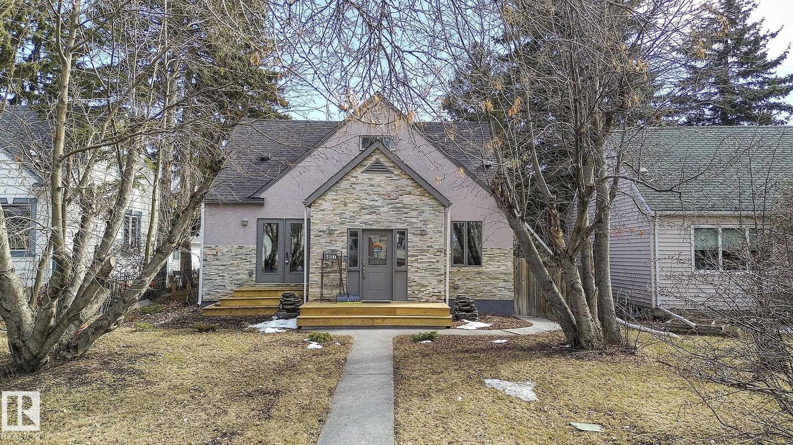Property Photo:  6807 112A Street NW  AB T6H 3K5 
