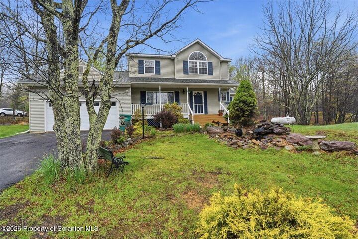 Property Photo:  10 Farmer Court  PA 18210 