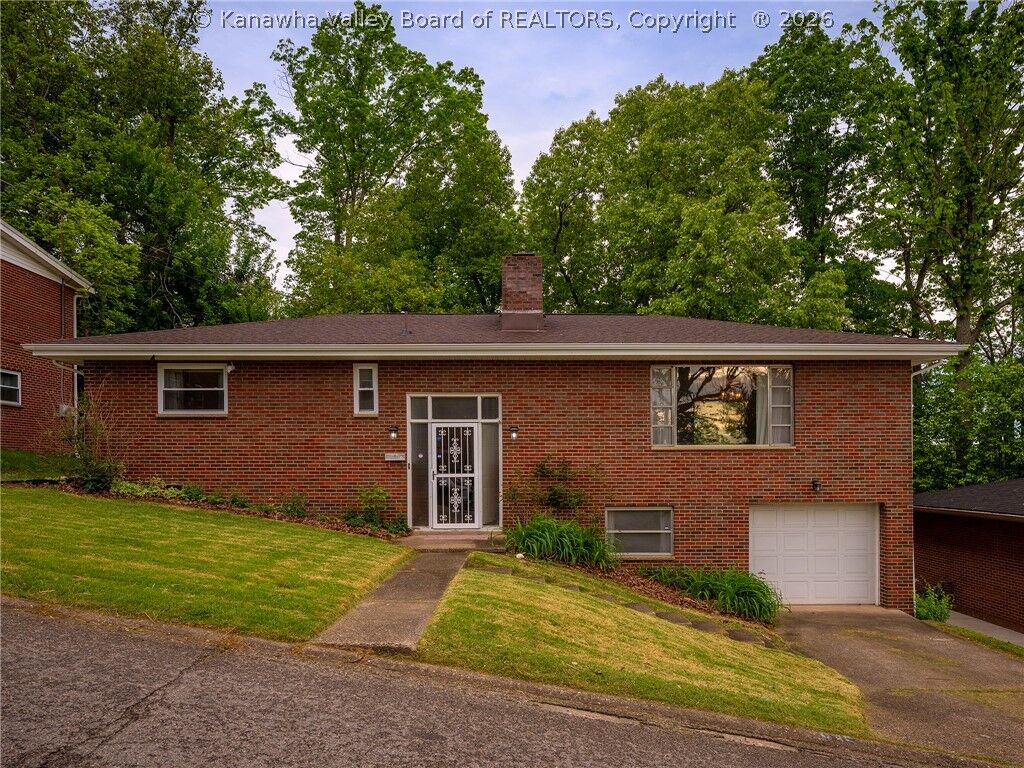 Property Photo:  935 S Walnut Street  WV 25177 