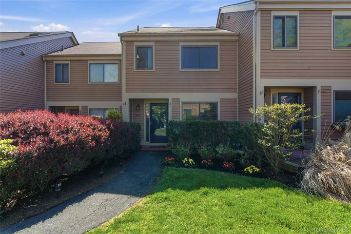 Property Photo:  245 Treetop Crescent  NY 10573 