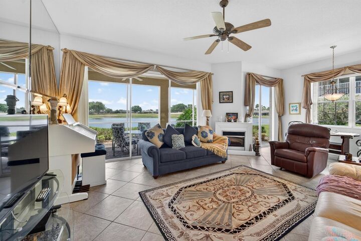Property Photo:  1364 Emerald Dunes Drive  FL 33573 