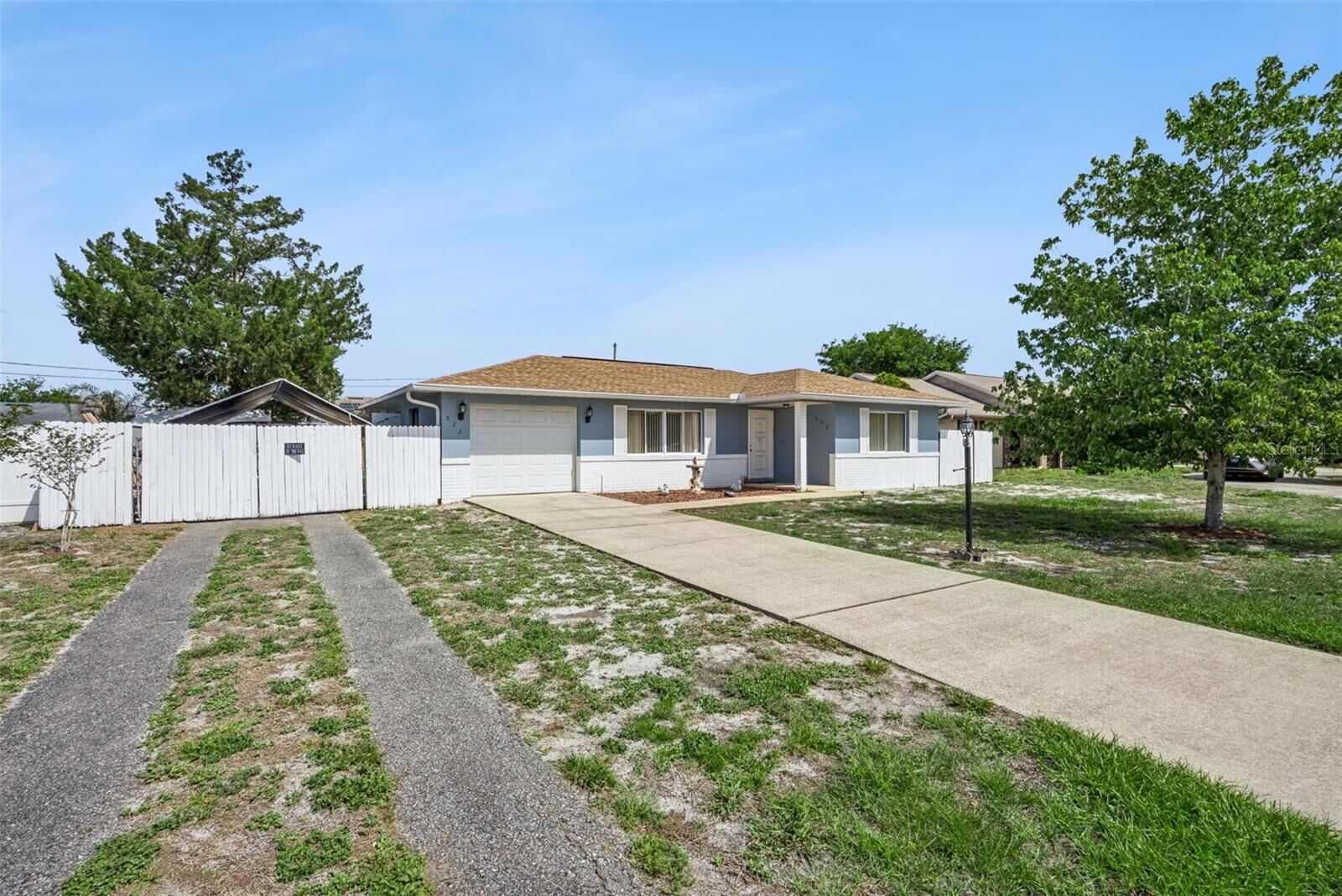 Property Photo:  822 Abbott Avenue  FL 32725 