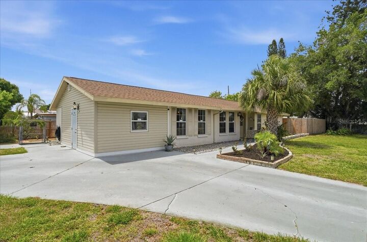Property Photo:  6308 5th Street W  FL 34207 