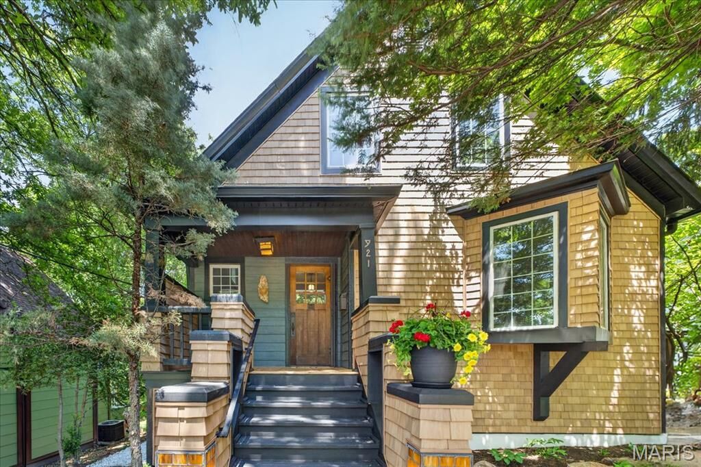 Property Photo:  921 Newport Avenue  MO 63119 