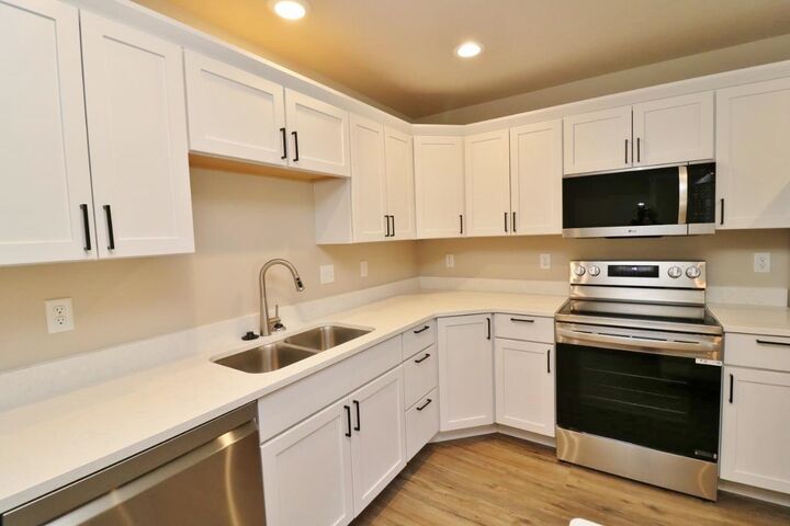Property Photo: 608 14th St SE ND 58701