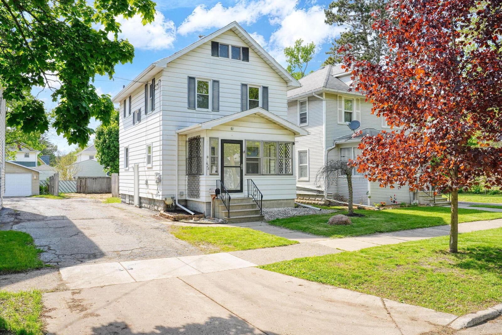 Property Photo:  428 Bates Street  MI 49202 