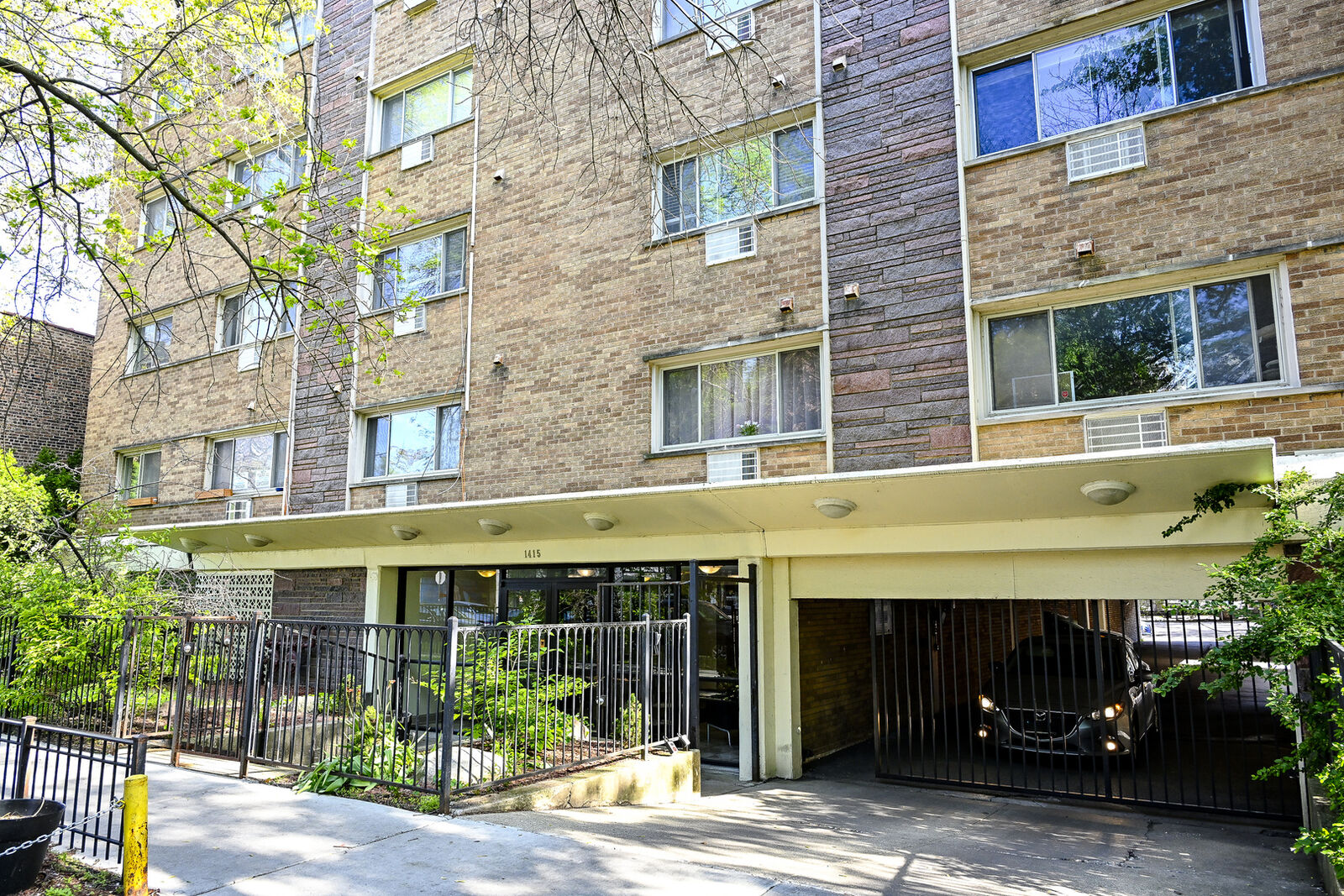 Property Photo:  1415 W Lunt Avenue 408  IL 60626 