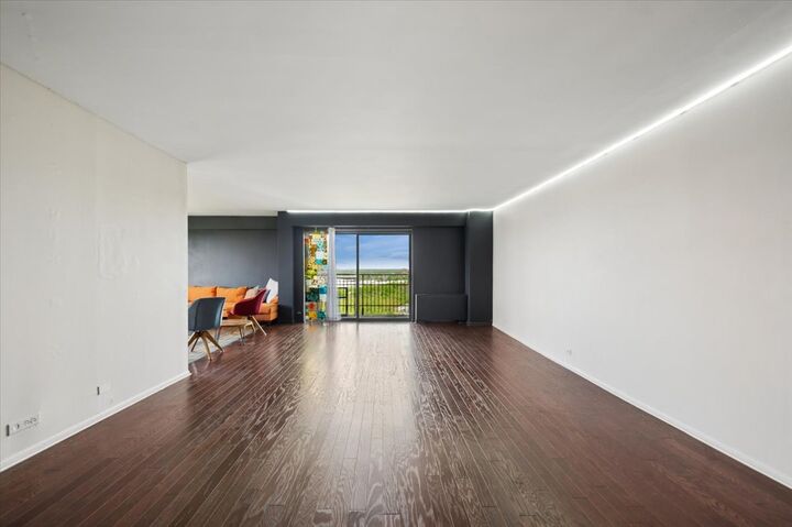 Property Photo:  7033 N Kedzie Avenue 1615  IL 60645 