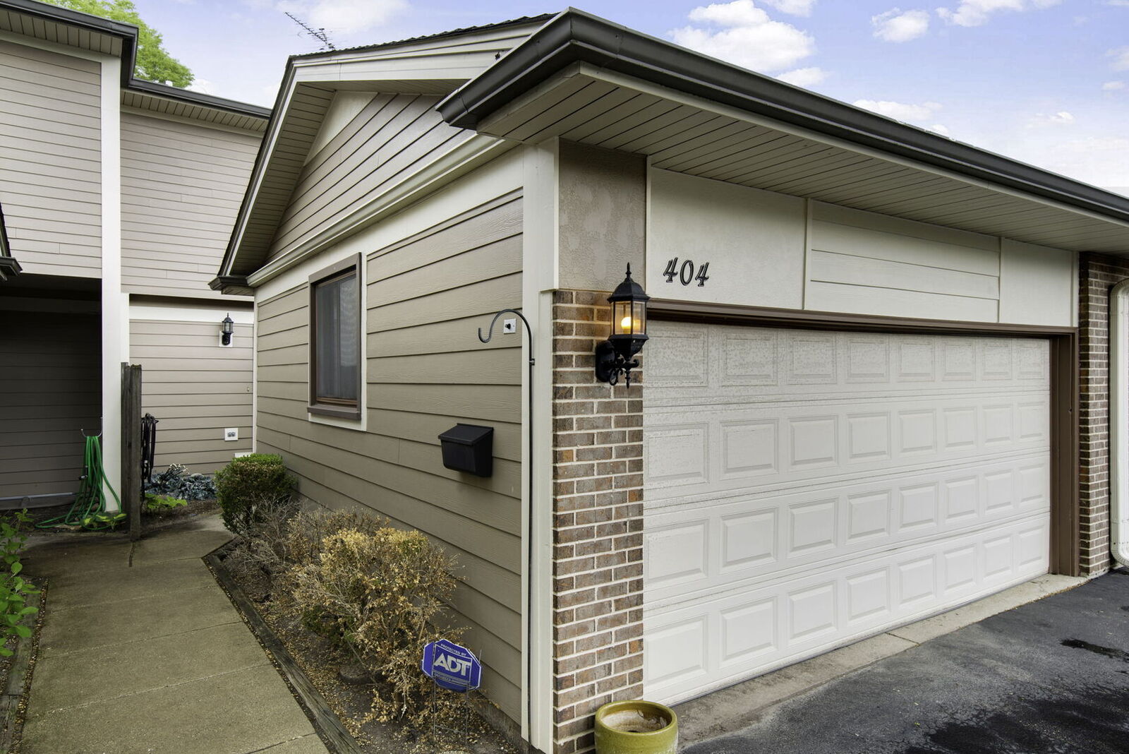 Property Photo:  404 Bluebird Lane  IL 60015 