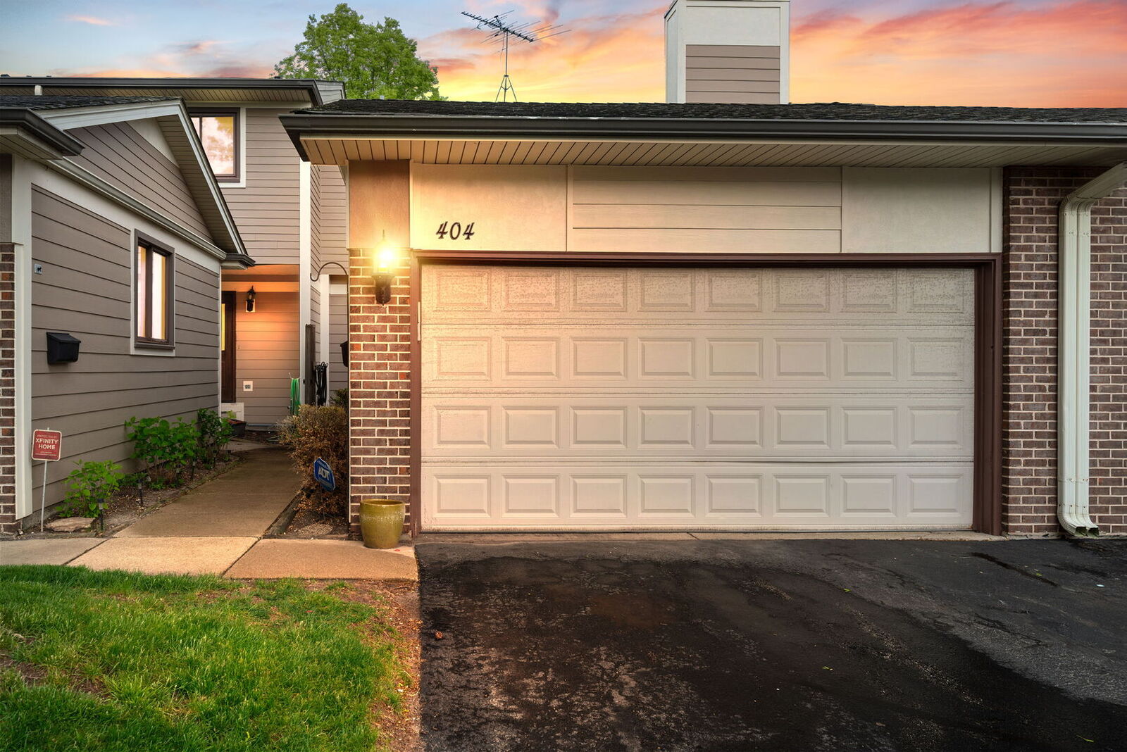 Property Photo: 404 Bluebird Lane IL 60015