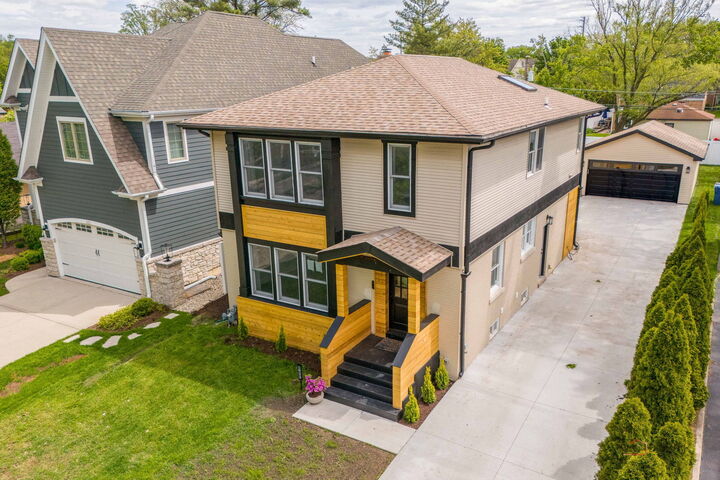 Property Photo: 607 S Cedar Avenue IL 60126