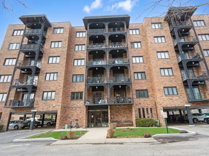 Property Photo: 9332 Landings Lane 203 IL 60016