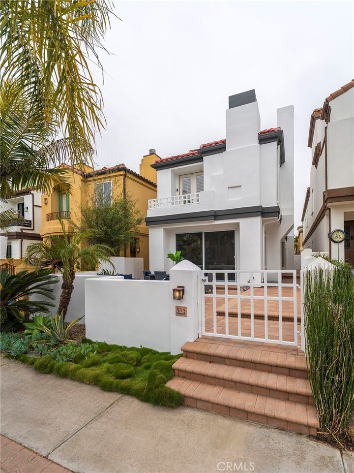 Property Photo:  515 21st Street  CA 92648 