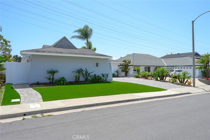 Property Photo:  9952 Effingham  CA 92646 