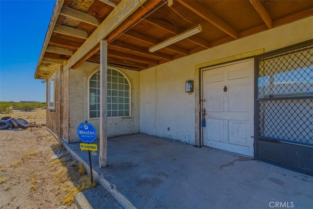 Property Photo:  80422 Baseline  CA 92277 