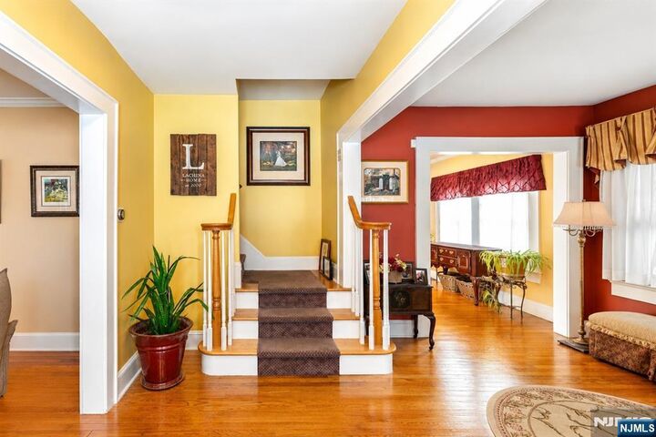 Property Photo:  7 Wayland Drive  NJ 07044 