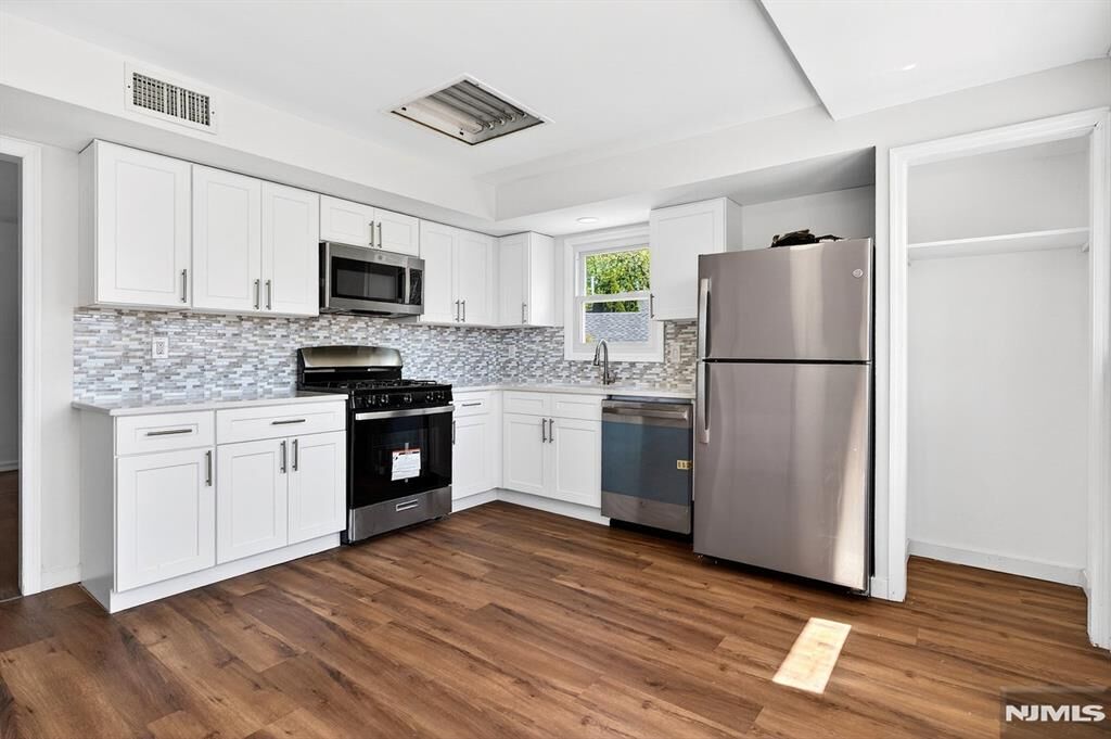 Property Photo: 292 Louis Street 1fl NJ 07601