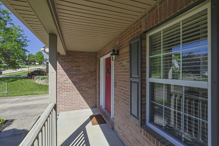 Property Photo:  1104 Amblewood Court  KY 41051 