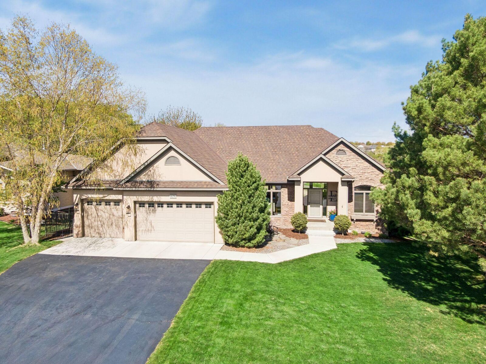 Property Photo:  1676 Isabella Parkway  MN 55318 
