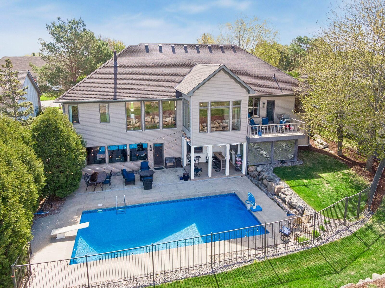 Property Photo:  1676 Isabella Parkway  MN 55318 