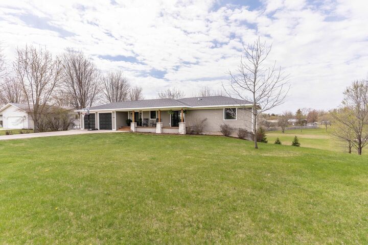 Property Photo:  506 E Summit Street  MN 56515 