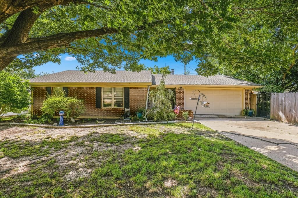 Property Photo:  5303 Hilltop  TX 75402 