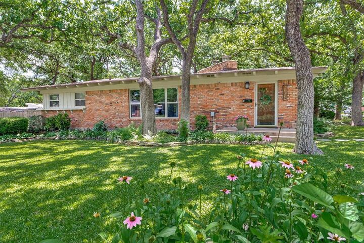 Property Photo: 5254 Lambeth Lane TX 76112