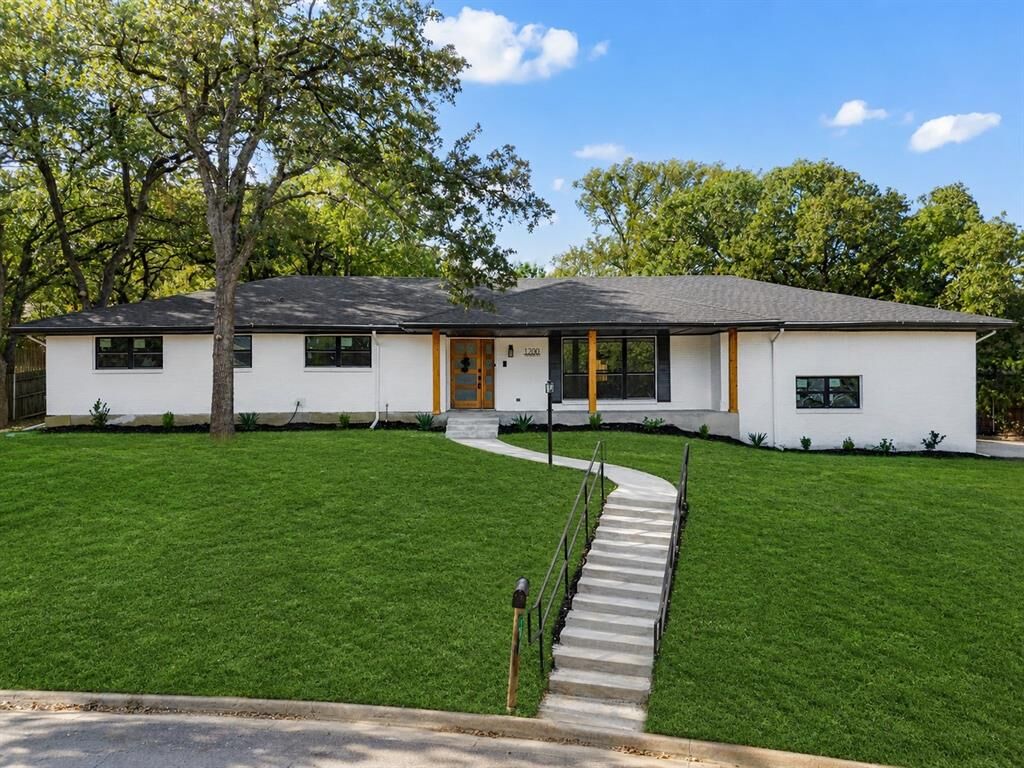 Property Photo:  1200 Tanglewood Trail  TX 76040 