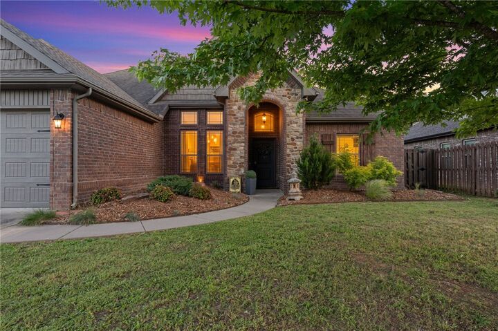 Property Photo: 1706 NE Chaucer Street AR 72712