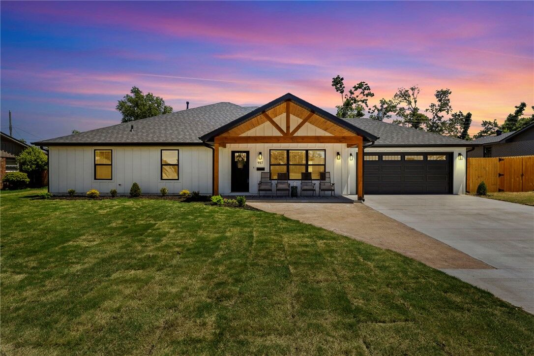 Property Photo: 917 S 15th Street AR 72758