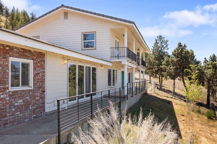 Property Photo:  135 NE Short Lane  OR 97754 
