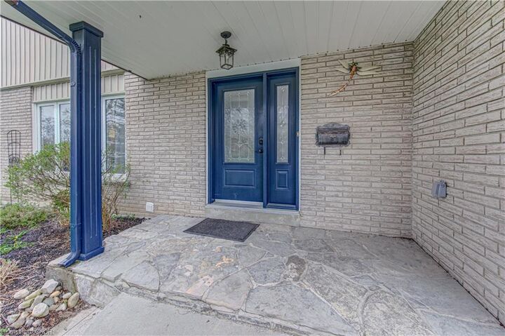 Property Photo:  376 Willow Street  ON N5A 3B7 