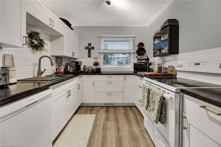 Property Photo:  655 Albert Street C  ON N2L 3V5 