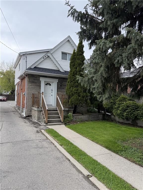 Property Photo:  24 East 25th Street  ON L8V 3A1 