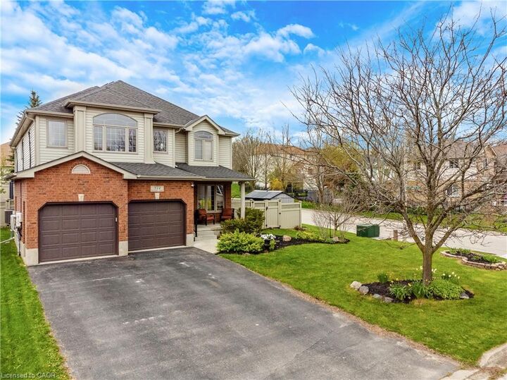 Property Photo:  514 Birchleaf Walk  ON N2T 2W5 