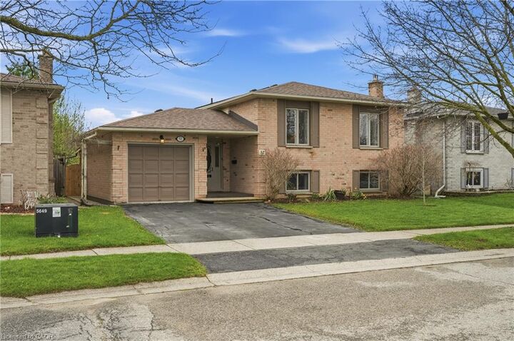 Property Photo:  32 Hobart Crescent  ON N3P 1V6 