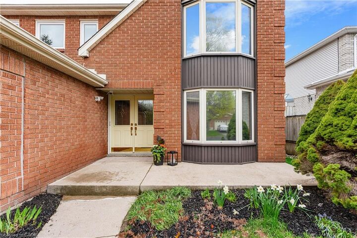 Property Photo:  40 Old Maple Lane  ON N2N 2L2 