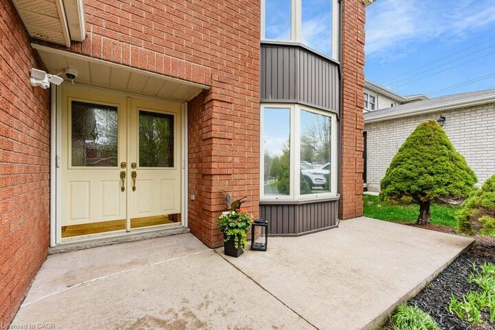 Property Photo:  40 Old Maple Lane  ON N2N 2L2 