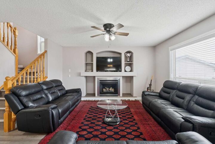 Property Photo:  35 Saddletree Drive NE  AB T3J 5C7 