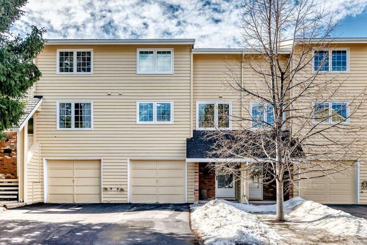 Property Photo:  374 Point McKay Gardens NW  AB T3B 4V8 
