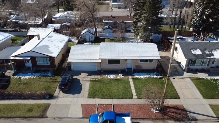 Property Photo:  438 Charlotte Street  AB T0K 1W0 