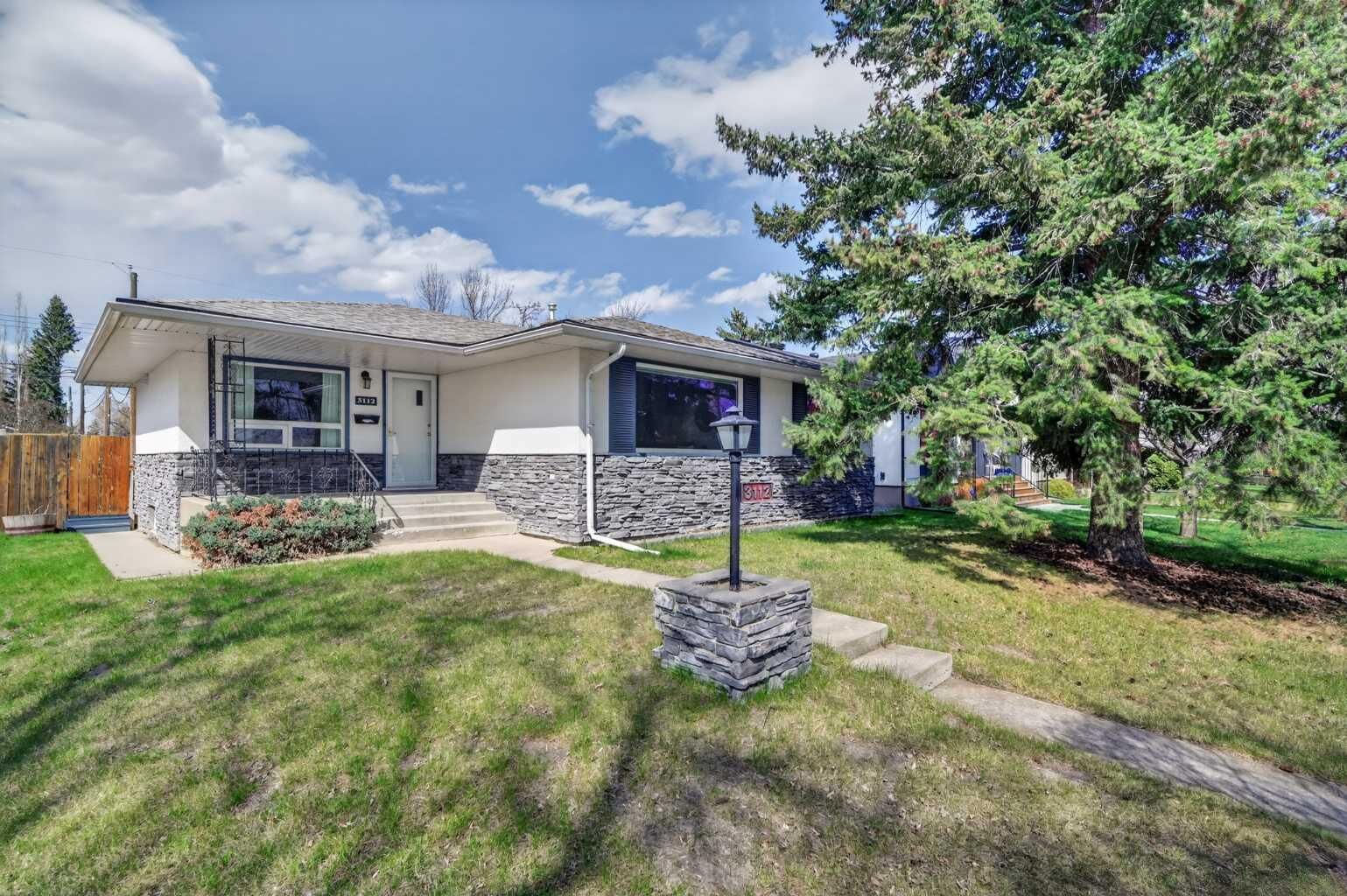 Property Photo:  3112 34 Avenue SW  AB T3E 0Z1 